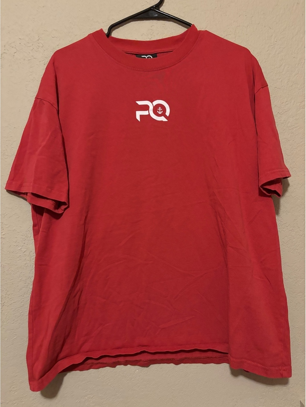 Pumps & Quips Red Graphic T-Shirt Size Large